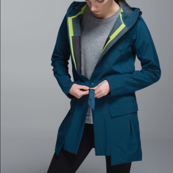 NWOT Rare Lululemon Rain Or Shine Jacket - Picture 4 of 7